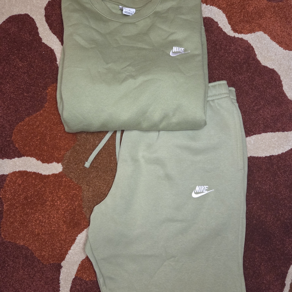 Nike Men's Olive Green 2 Pc Set